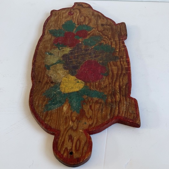 Vintage wood pig cutting board folk art painted red strawberries grapes - Picture 14 of 15